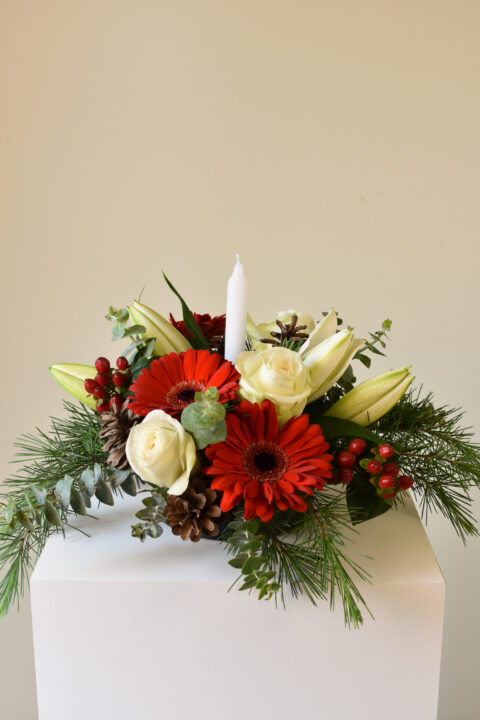 Christmas Roundtable Flowers